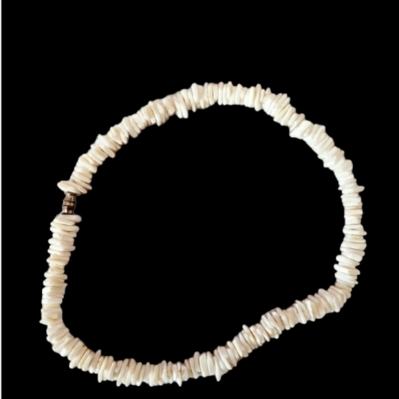 Shell necklace with twist closure Choker style - Picture 4 of 5